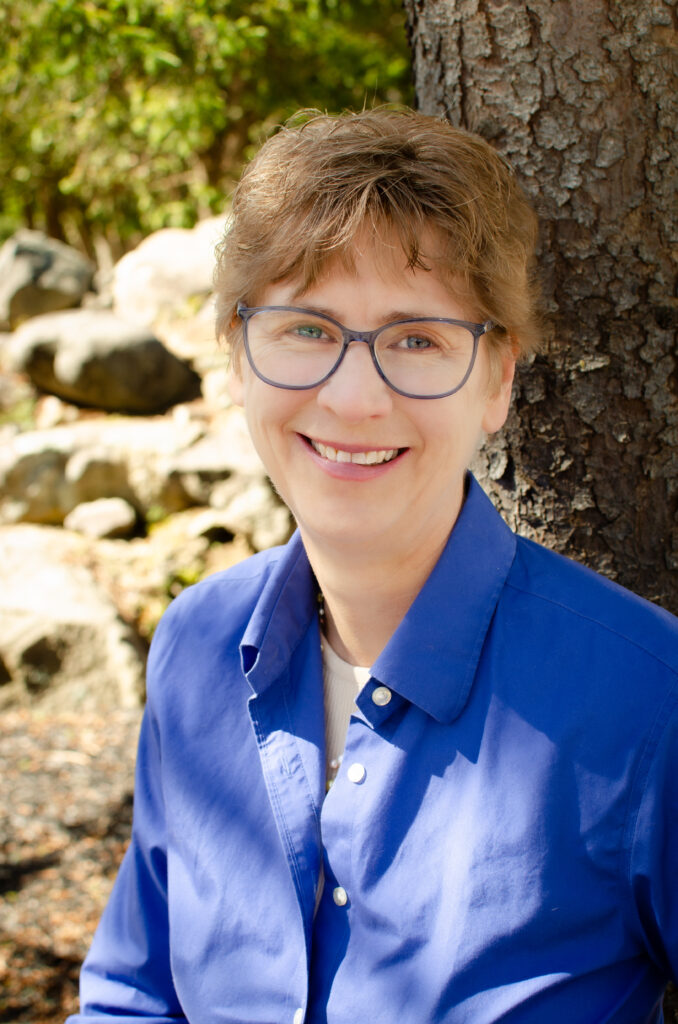 Lisa E Betz hi-res headshot